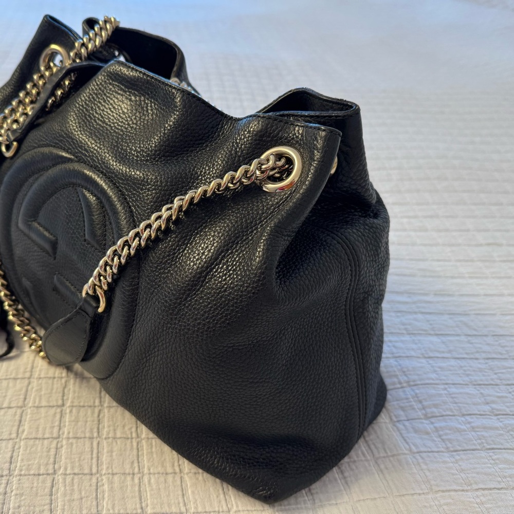 Gucci Black Leather Shoulder Bag with Gold Chain - Picture 3 of 10